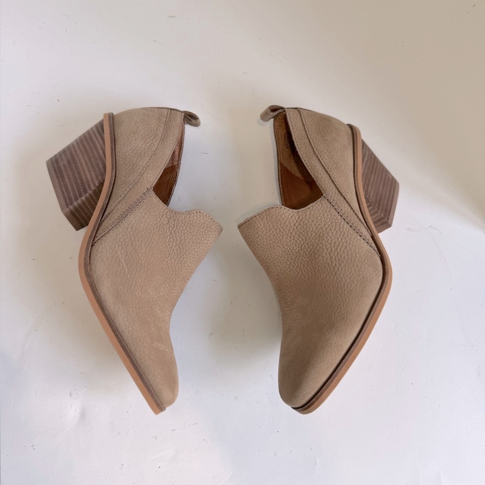 NWOT Lucky Brand Vennia Bootie. Size 8